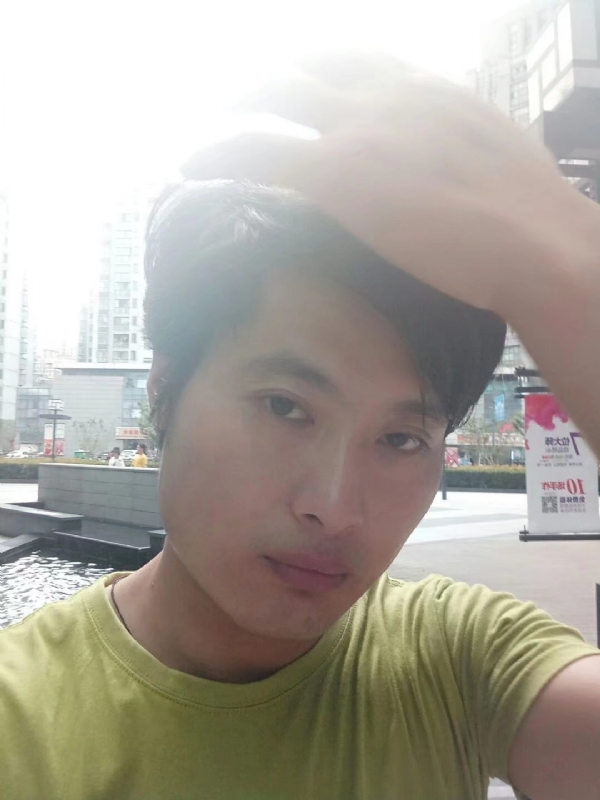 钢铁侠的第一张照片--全国闪婚服务中心