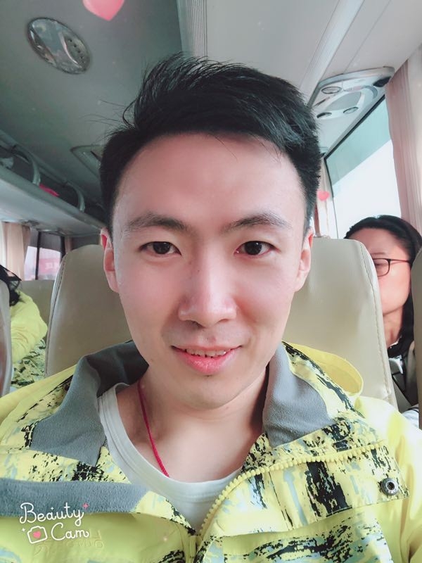 郭白白的第二张照片--全国闪婚服务中心