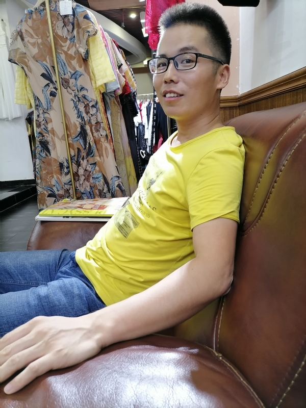 汪顺鹏的第二张照片--全国闪婚服务中心