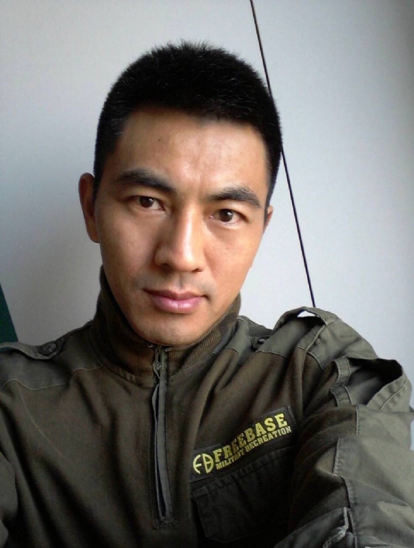 鐵血柔情的第一张照片--全国闪婚服务中心