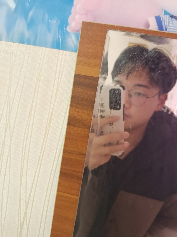 余下的第一张照片--全国闪婚服务中心