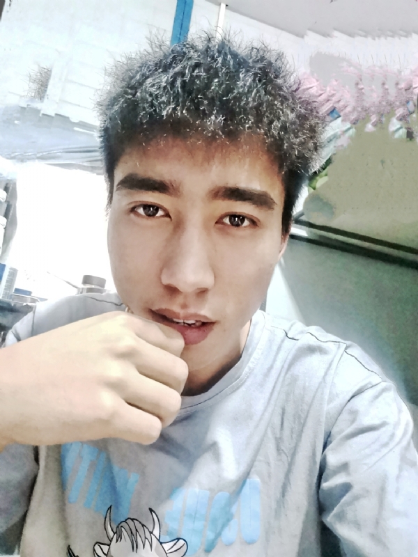 未来可期的第一张照片--全国闪婚服务中心