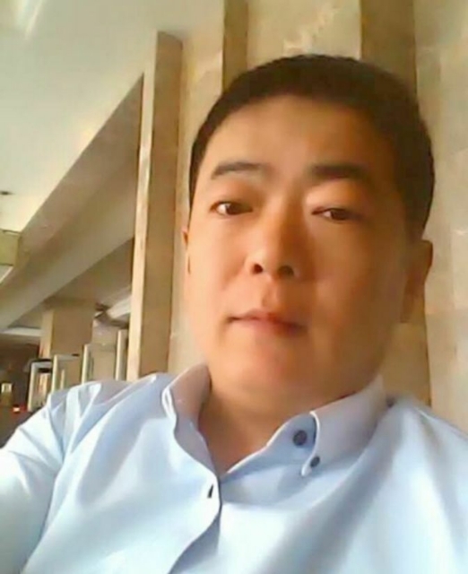 落叶随风的第一张照片--全国闪婚服务中心