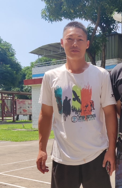 孤鹰的第一张照片--全国闪婚服务中心