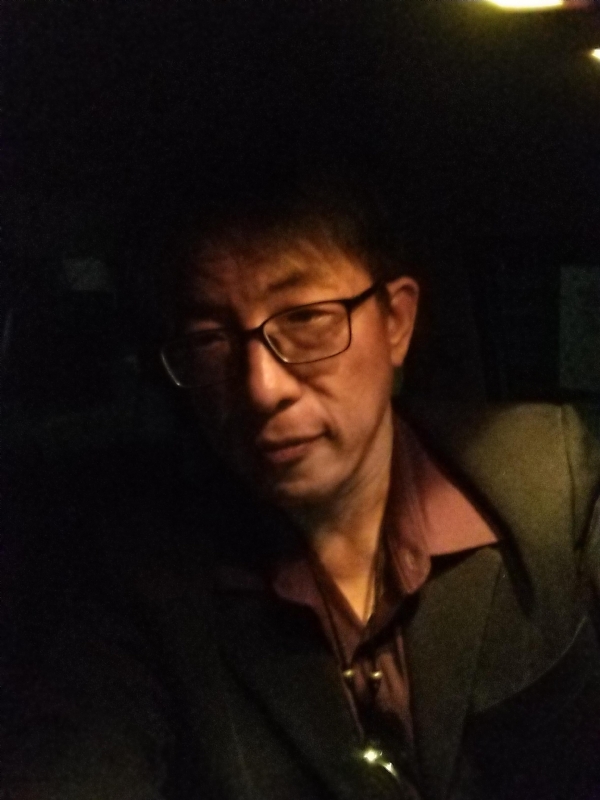 隱姓埋名的第一张照片--全国闪婚服务中心