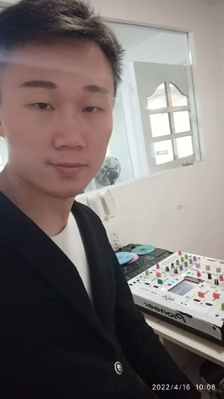 林锋的第四张照片--全国闪婚服务中心