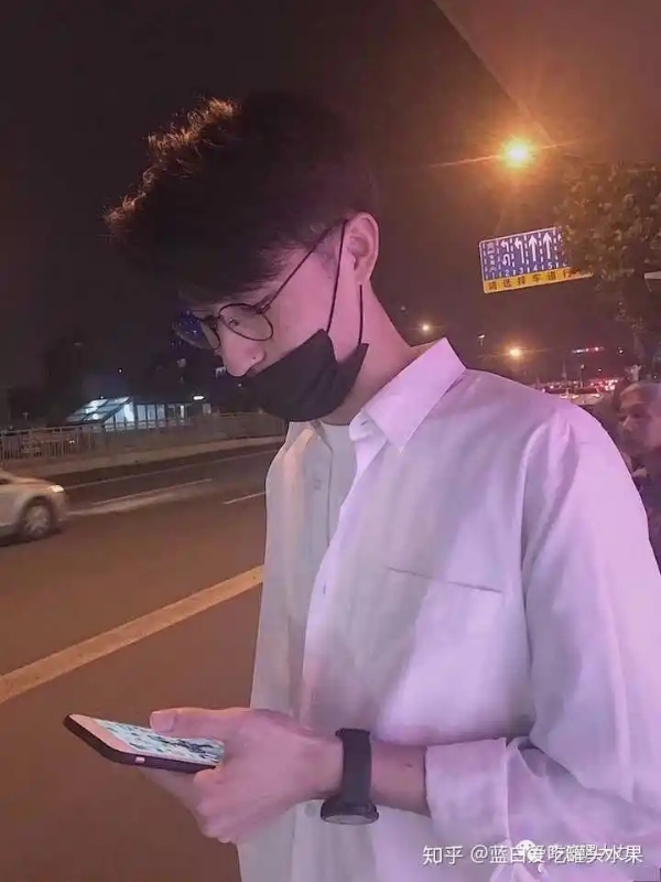 情圣的第一张照片--全国闪婚服务中心