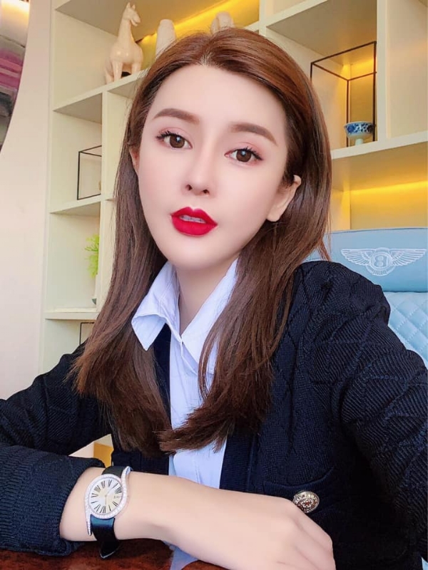 李嘉薇的第一张照片--全国闪婚服务中心