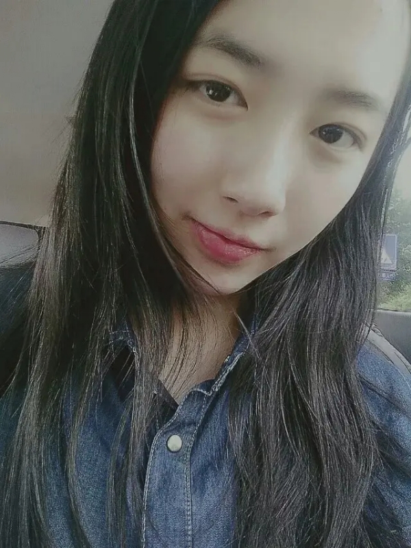 小她的第一张照片--全国闪婚服务中心