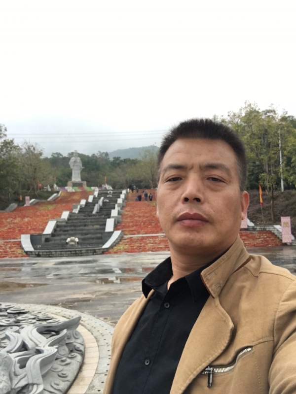 开心的松鼠的第二张照片--全国闪婚服务中心