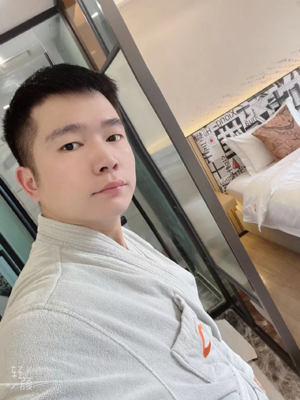 绿帽的第一张照片--全国闪婚服务中心