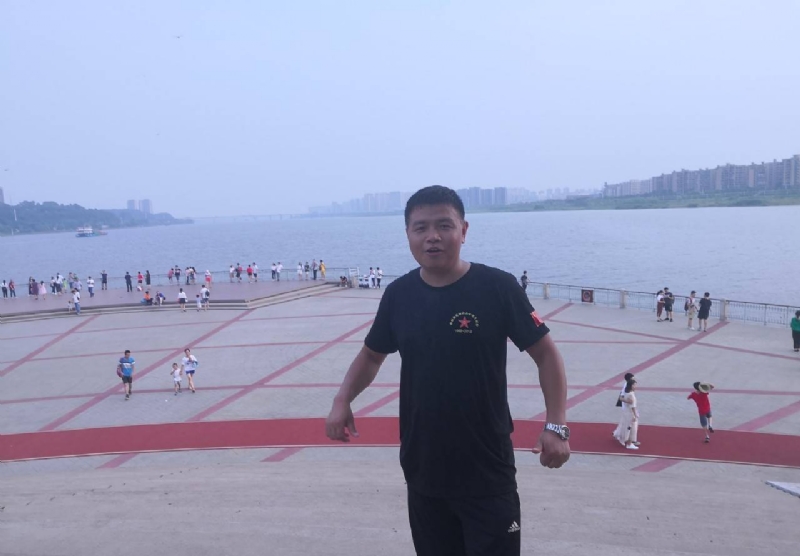 曾经心疼的我的第一张照片--全国闪婚服务中心