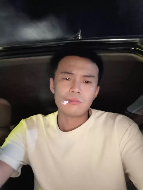 爱睡觉的土拨鼠的第一张照片--全国闪婚服务中心