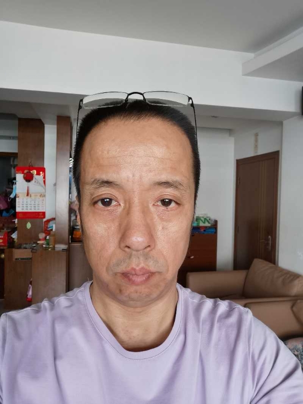 萨博的第一张照片--全国闪婚服务中心