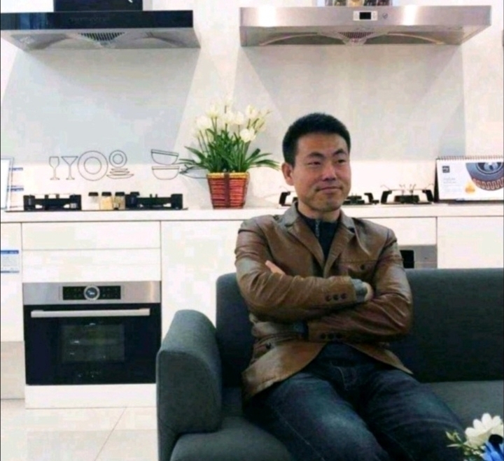奋斗的执着的第一张照片--全国闪婚服务中心