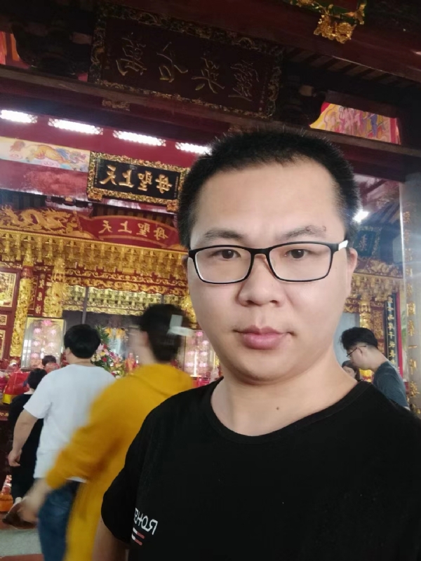 天哥的第二张照片--全国闪婚服务中心