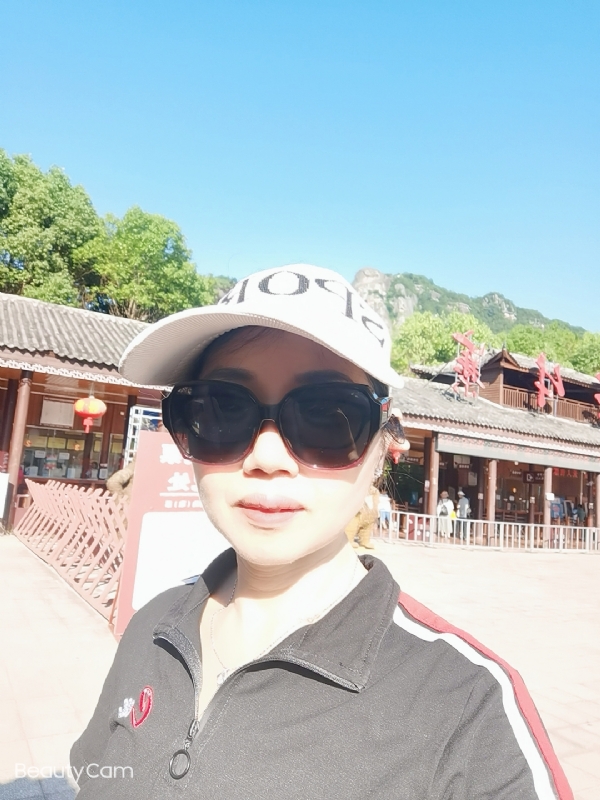 山百合的第一张照片--全国闪婚服务中心