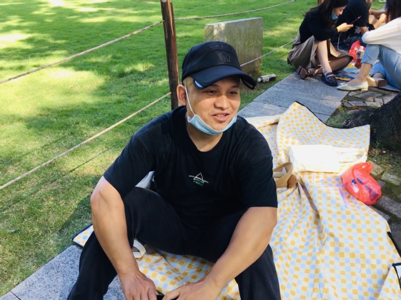 好大一颗石头的第一张照片--全国闪婚服务中心