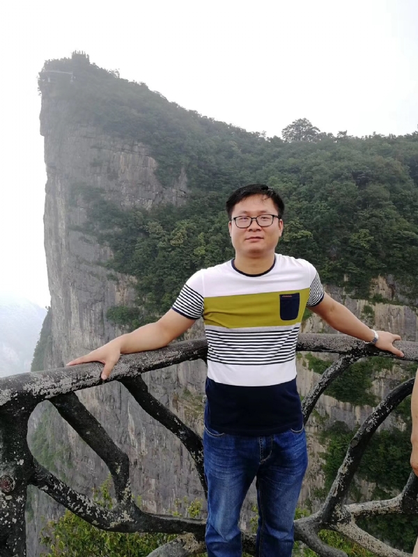 江汉的第一张照片--全国闪婚服务中心