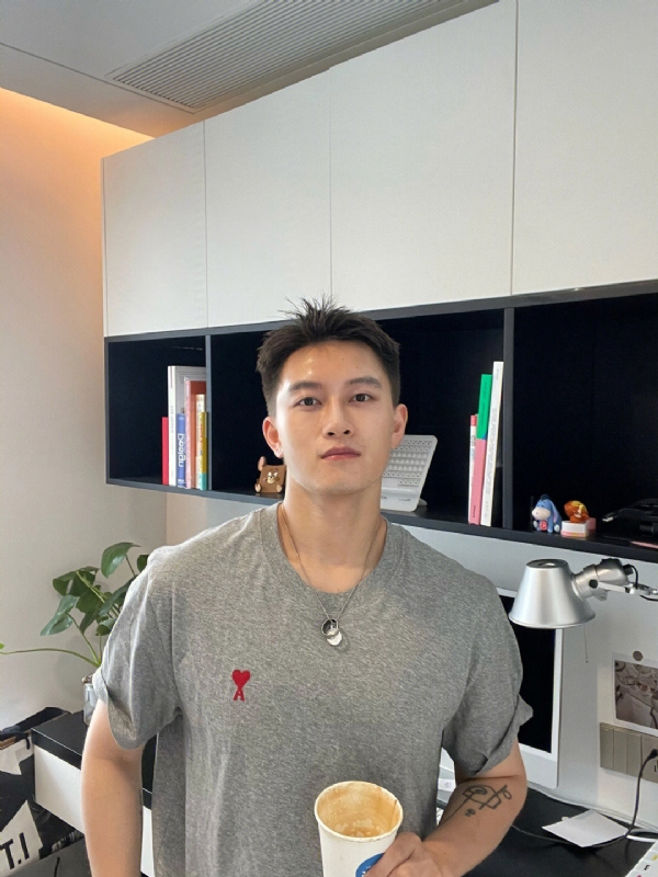 月光之下的第二张照片--全国闪婚服务中心