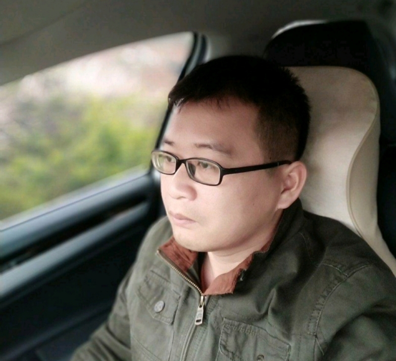 海风吹动你的心的第二张照片--全国闪婚服务中心