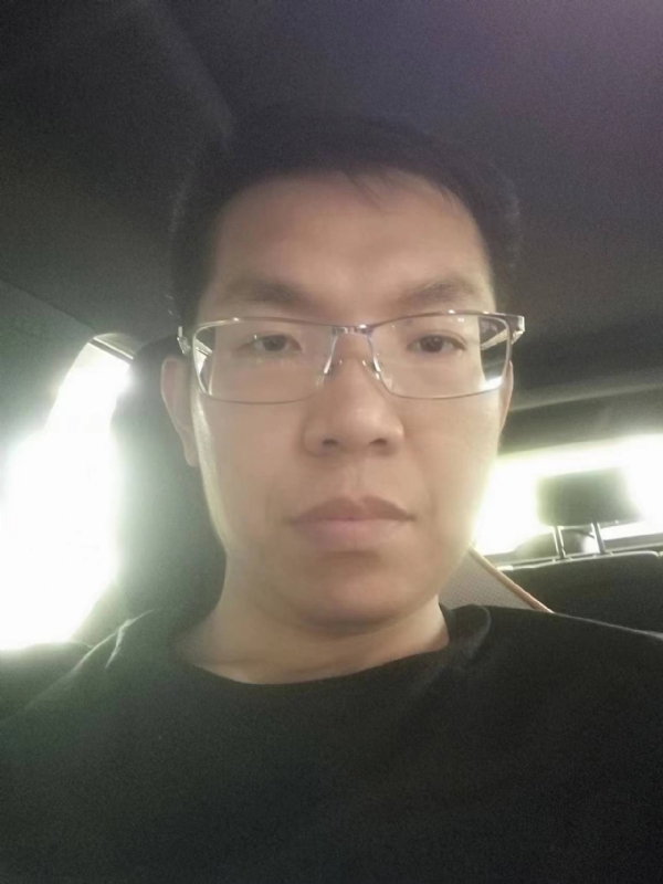 小黑包的第一张照片--全国闪婚服务中心