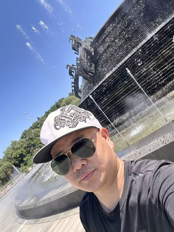 艾伦的第二张照片--全国闪婚服务中心