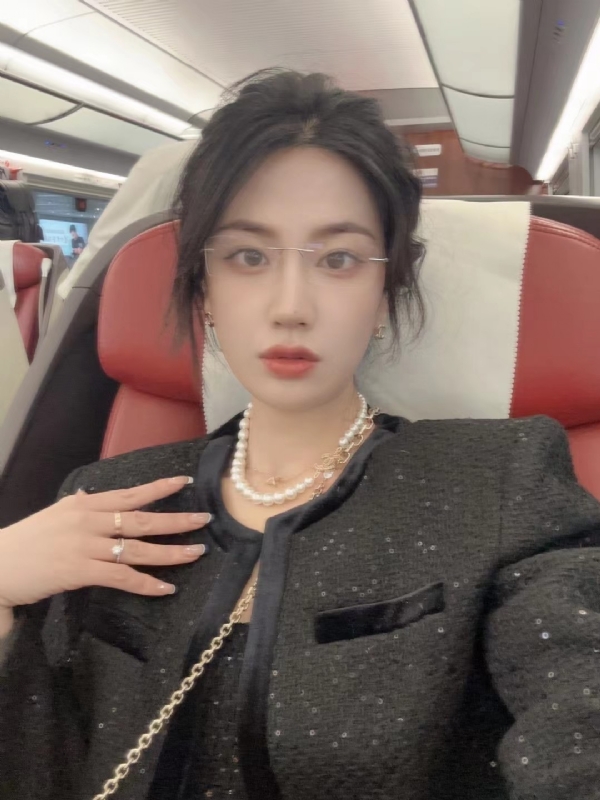 Alma的第三张照片--全国闪婚服务中心