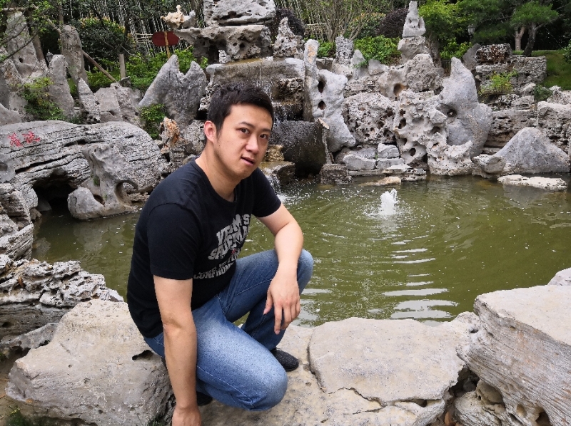 亮仔的第一张照片--全国闪婚服务中心