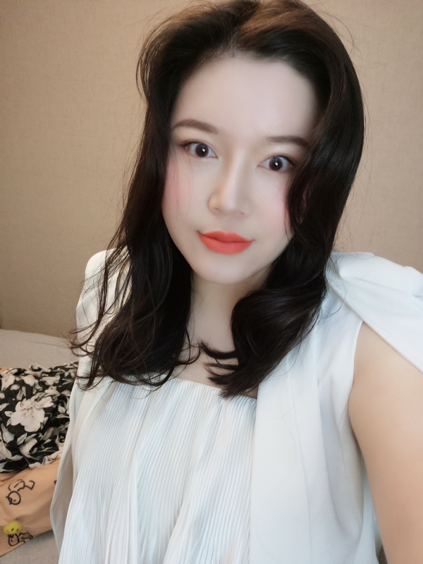 璐璐的第一张照片--全国闪婚服务中心