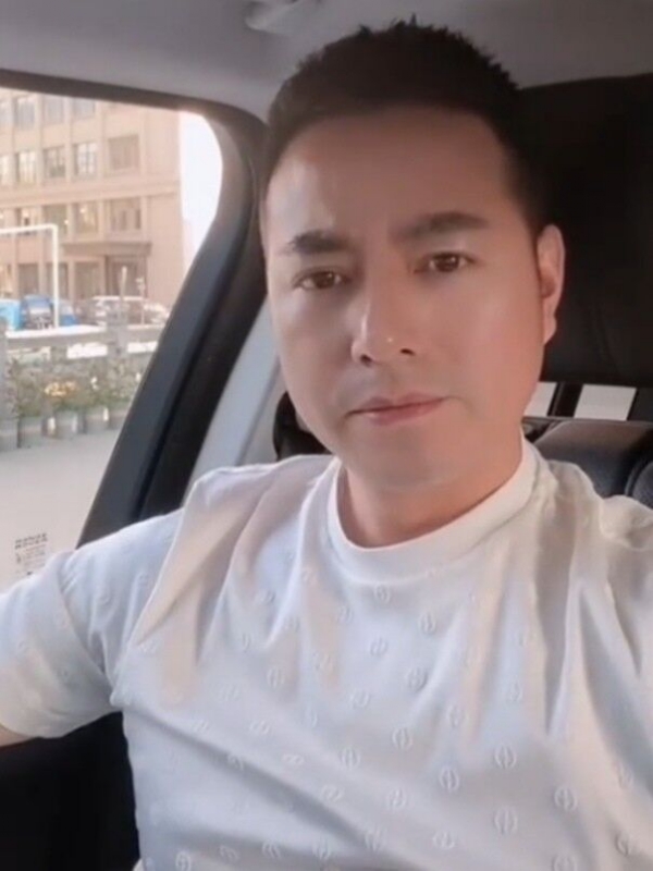 勿忘初心的第一张照片--全国闪婚服务中心