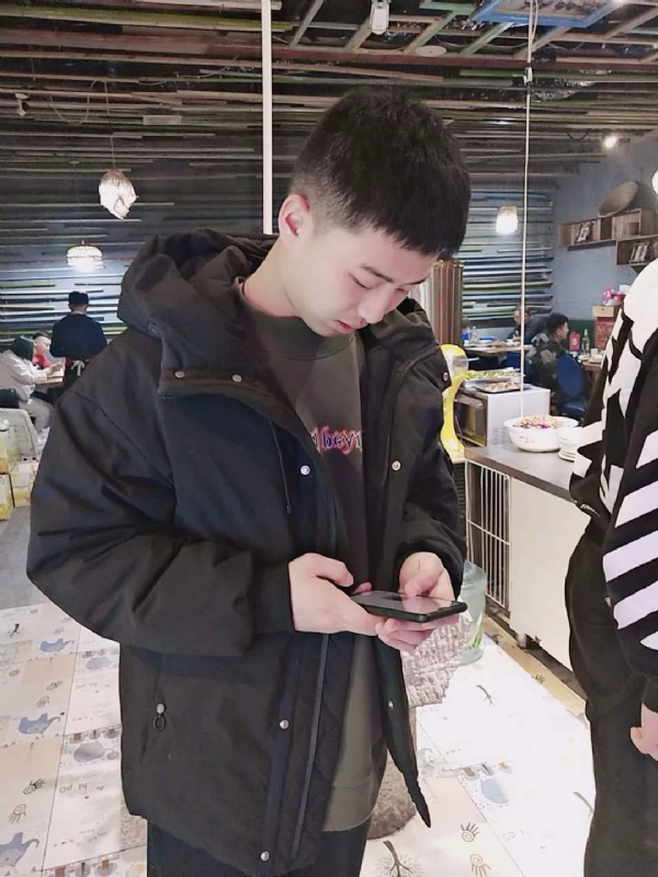 小赵的第一张照片--全国闪婚服务中心