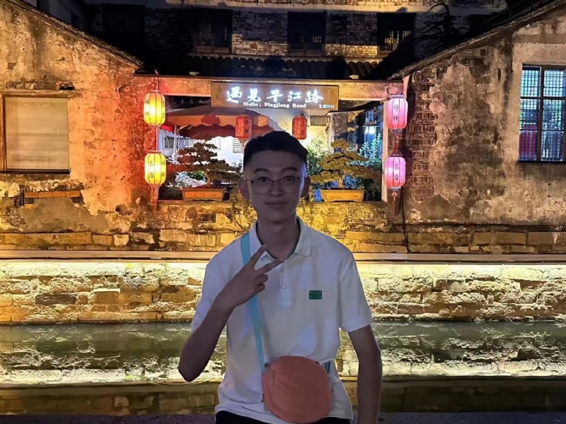李四的第一张照片--全国闪婚服务中心