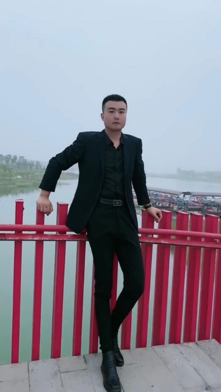 Albert的第一张照片--全国闪婚服务中心