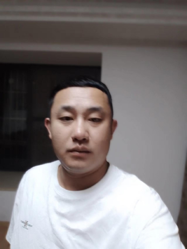 魔尊的第一张照片--全国闪婚服务中心