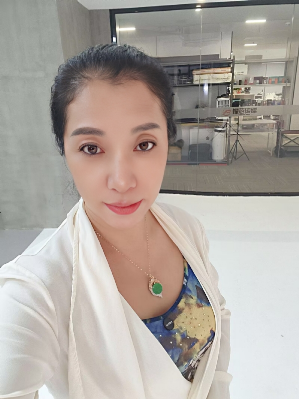 仝馨的第二张照片--全国闪婚服务中心