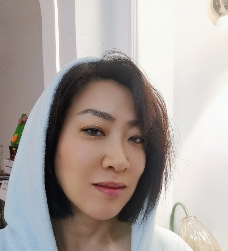 火玫瑰的第一张照片--全国闪婚服务中心