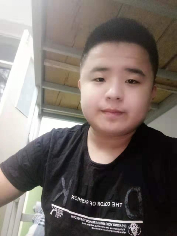 打小就爱淘气的第一张照片--全国闪婚服务中心