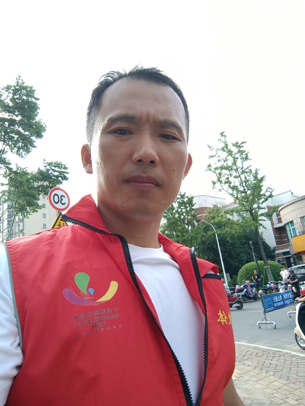 难遇难求的第一张照片--全国闪婚服务中心