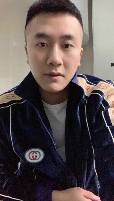 凌毅的第一张照片--全国闪婚服务中心