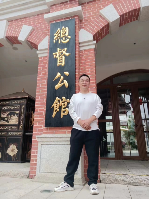 趙不到的第一张照片--全国闪婚服务中心