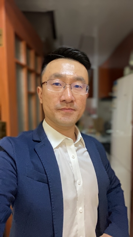 笑看人生的第一张照片--全国闪婚服务中心