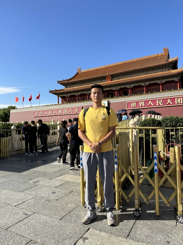 莫过于的第一张照片--全国闪婚服务中心