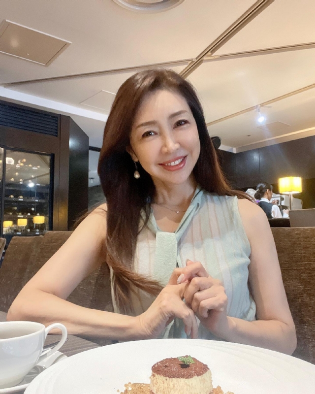 陳蓉秀的第一张照片--全国闪婚服务中心