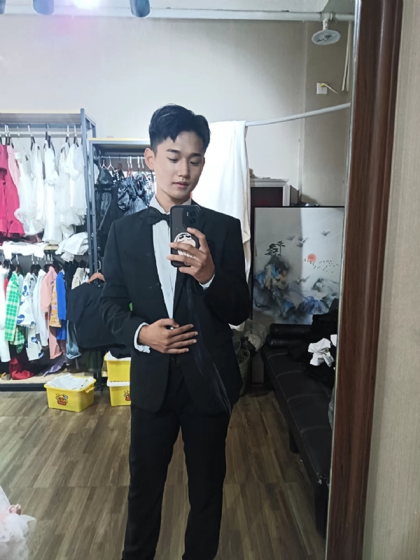 李梓宇的第一张照片--全国闪婚服务中心
