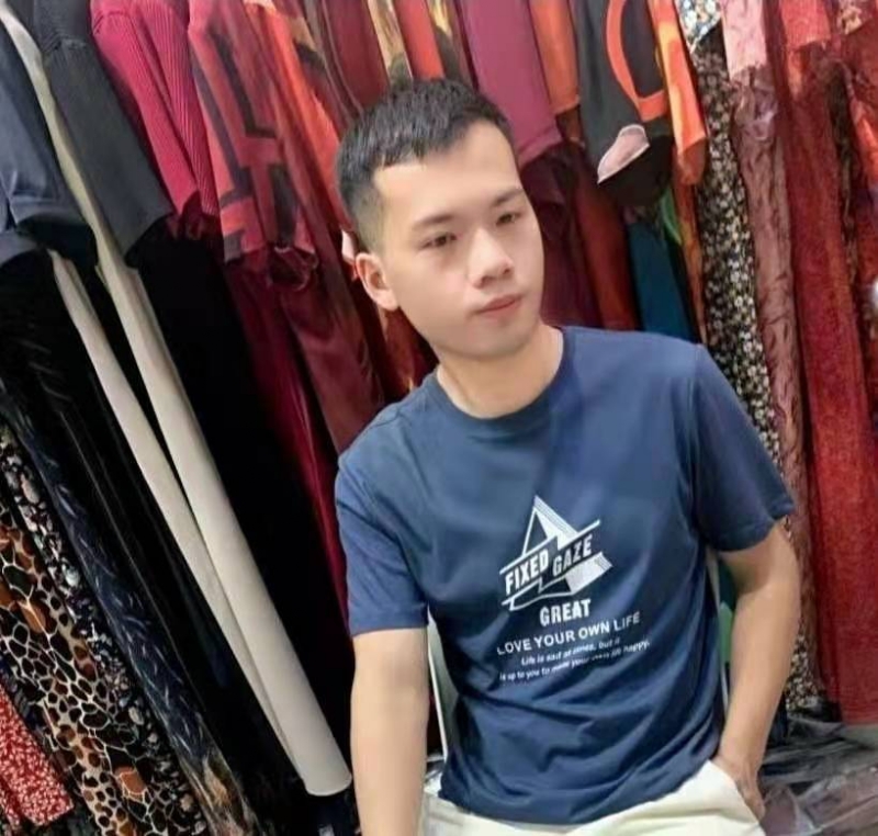 萃臻的第一张照片--全国闪婚服务中心