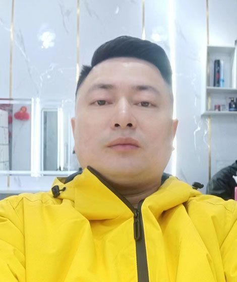 曾哥的第一张照片--全国闪婚服务中心