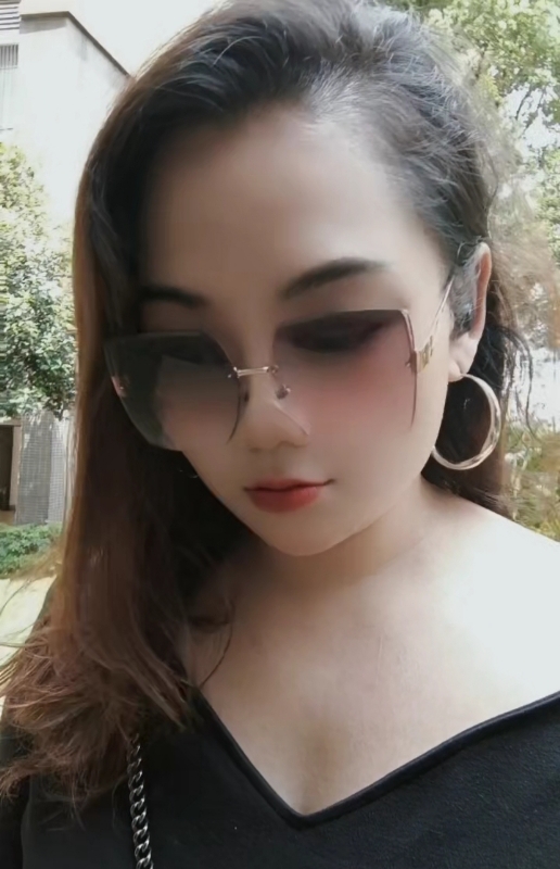 往事如烟的第一张照片--全国闪婚服务中心