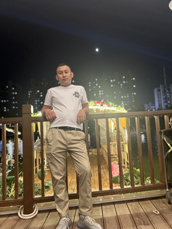 大超的第一张照片--全国闪婚服务中心