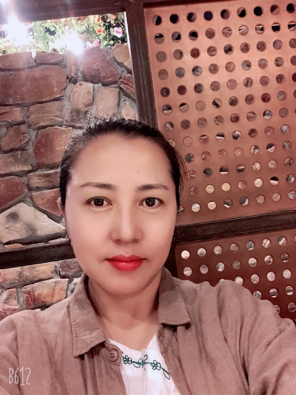 雲雲的第一张照片--全国闪婚服务中心